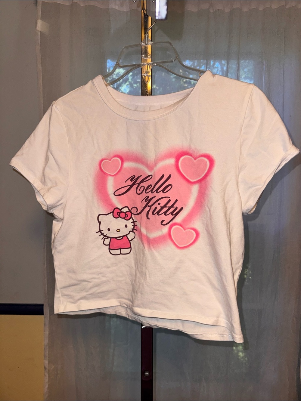 NWOT Hello Kitty Women’s XL Short Sleeve White Pink Heart Crop Top